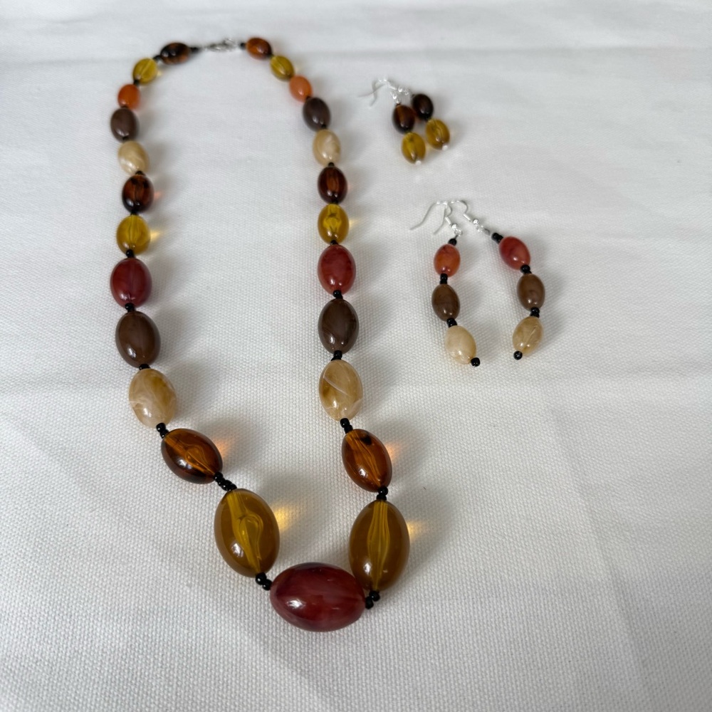 necklace and earrings - Picture 4 of 4